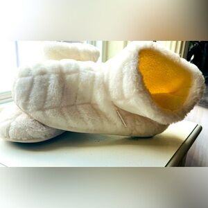 Women’s Muk Luk Fuzzy Slippers House Shoes Loafers Size 7 Super Soft White/Cream